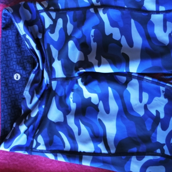 Vineyard Vine reversable blue camo leggings - Picture 9 of 10